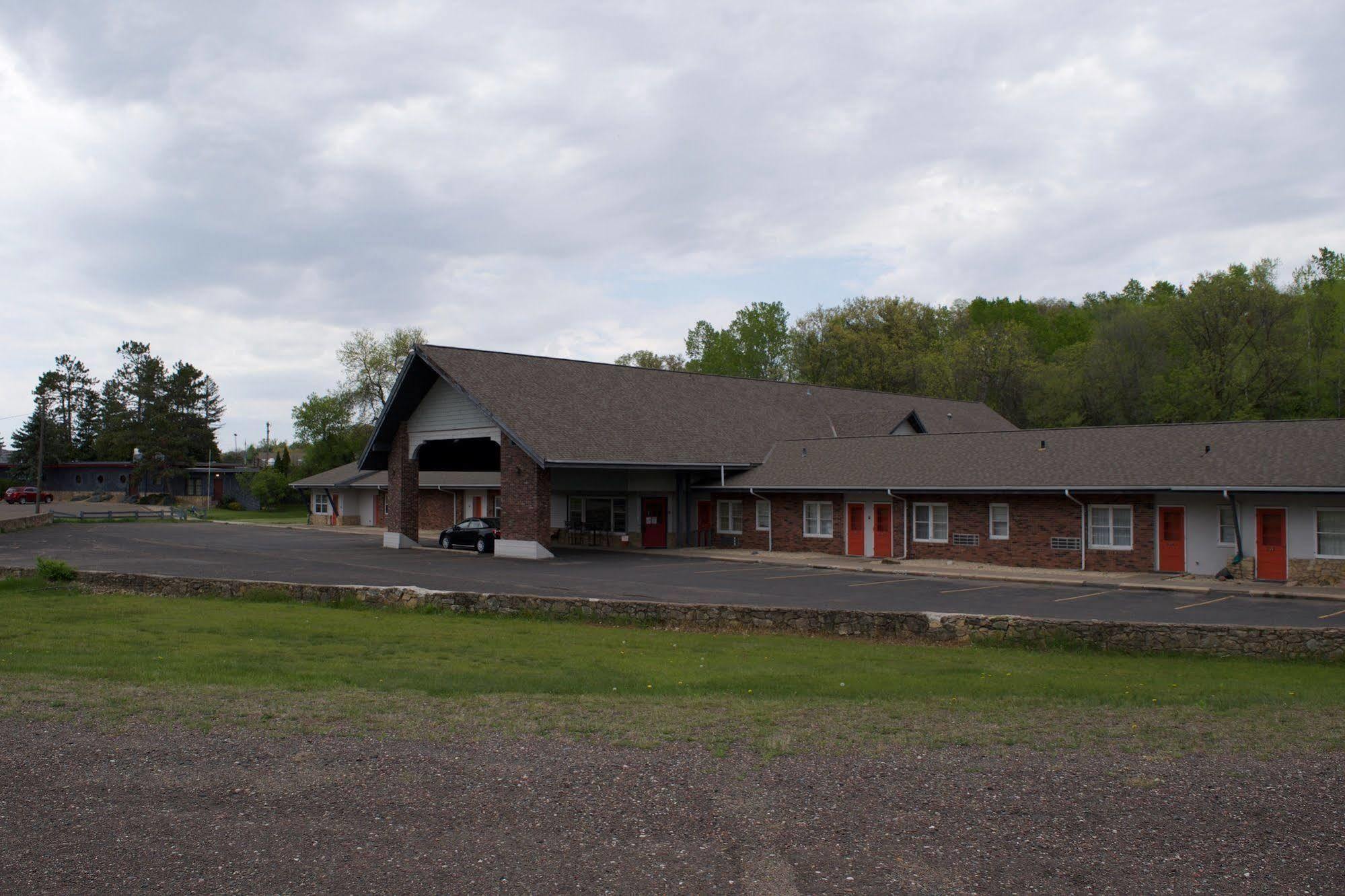 Amerivu Inn & Suites - St Croix Falls Saint Croix Falls Exterior photo