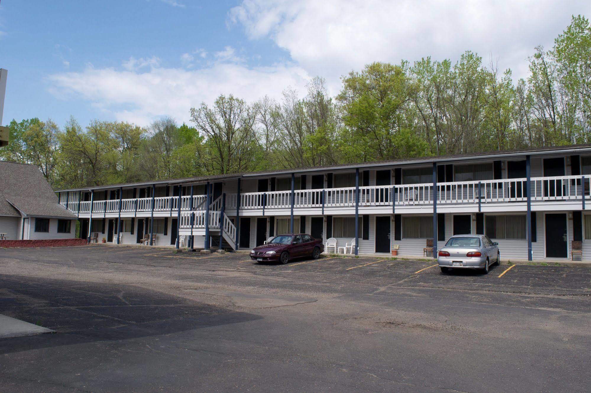 Amerivu Inn & Suites - St Croix Falls Saint Croix Falls Exterior photo