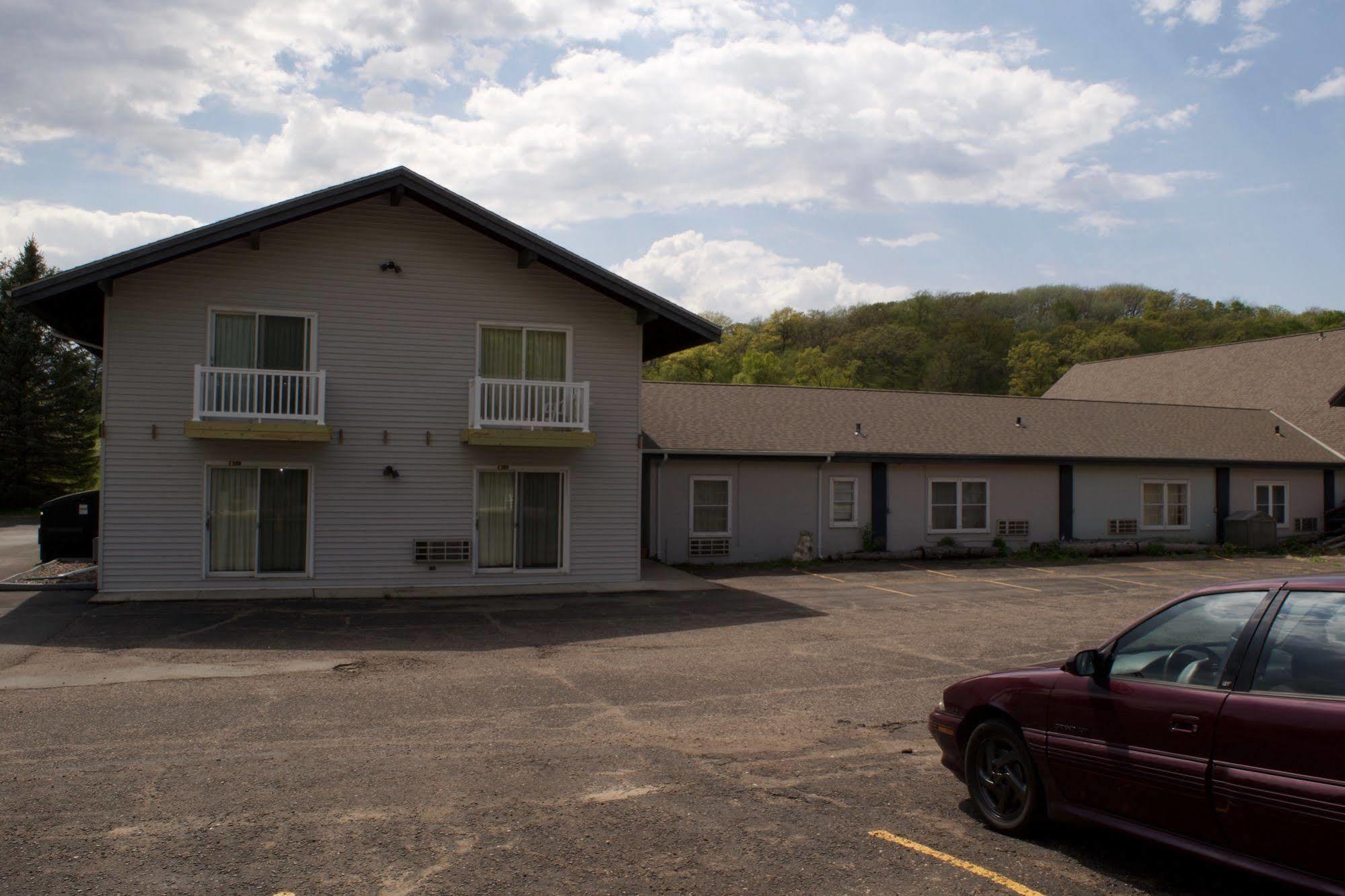 Amerivu Inn & Suites - St Croix Falls Saint Croix Falls Exterior photo