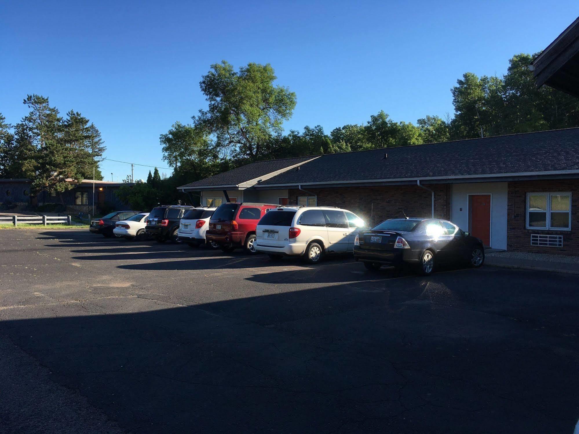 Amerivu Inn & Suites - St Croix Falls Saint Croix Falls Exterior photo